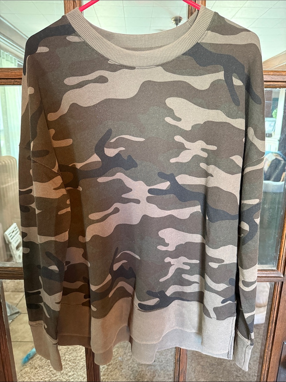 Time and Tru Camo Sweatshirt Women L 12-14 Green Tan Pullover Crew Neck Slit Hem